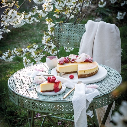 Vanilkový cheesecake s malinovou omáčkou