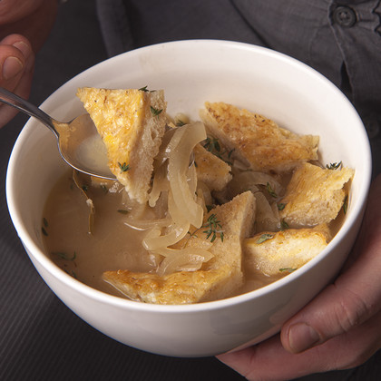 Soupe à l’oignon gratinée