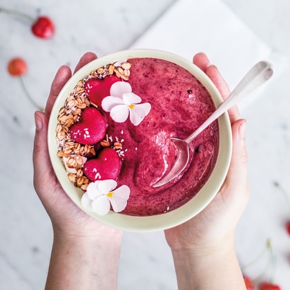 Třešňová smoothie bowl