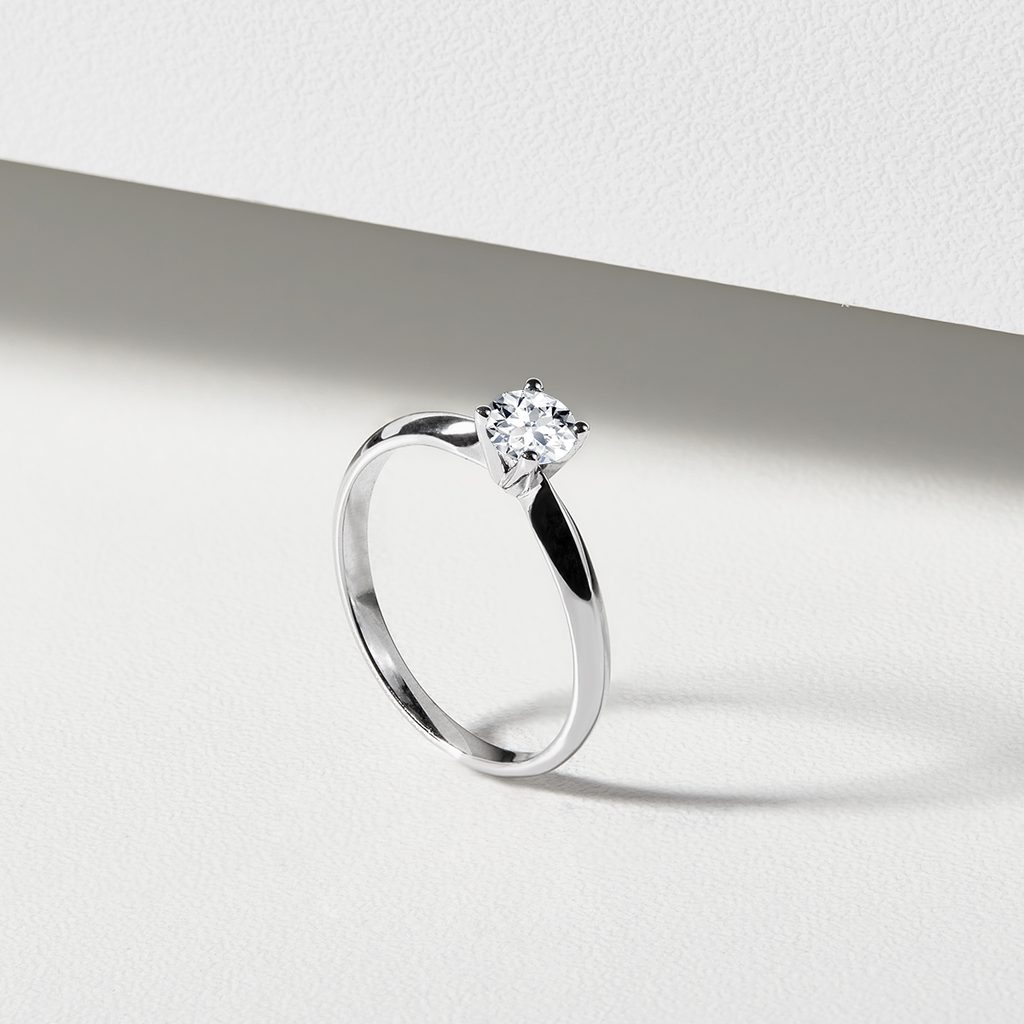 BAGUE EN OR BLANC AVEC DIAMANT DE SYNTHÈSE - BAGUES AVEC DIAMANTS DE SYNTHÈSE - BAGUES DE FIANÇAILLES