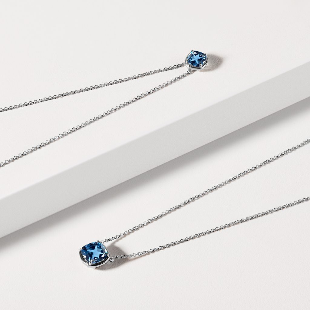 NÁHRDELNÍK Z BÍLÉHO ZLATA S LONDON TOPAZEM - NÁHRDELNÍKY S TOPAZEM - NÁHRDELNÍKY