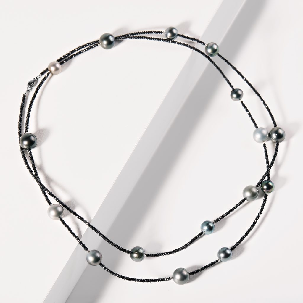 COLLIER EN SPINELLES FACETTÉES ET PERLES DE TAHITI - COLLIERS AVEC MINÉRAUX - COLLIERS