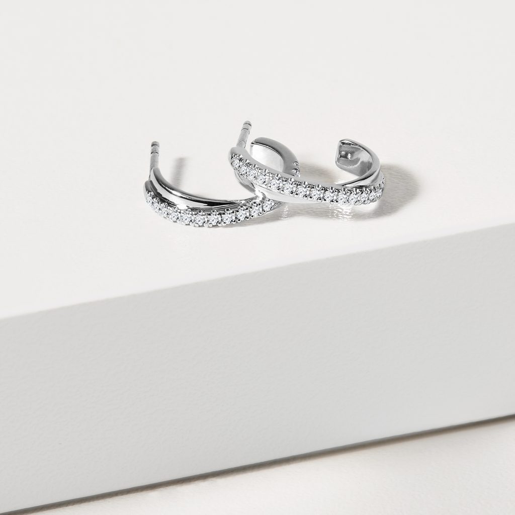 BOUCLES D'OREILLES CRÉOLES EN OR BLANC ET RANGÉE DE DIAMANTS - BOUCLES D'OREILLES EN DIAMANT - BOUCLES D'OREILLES