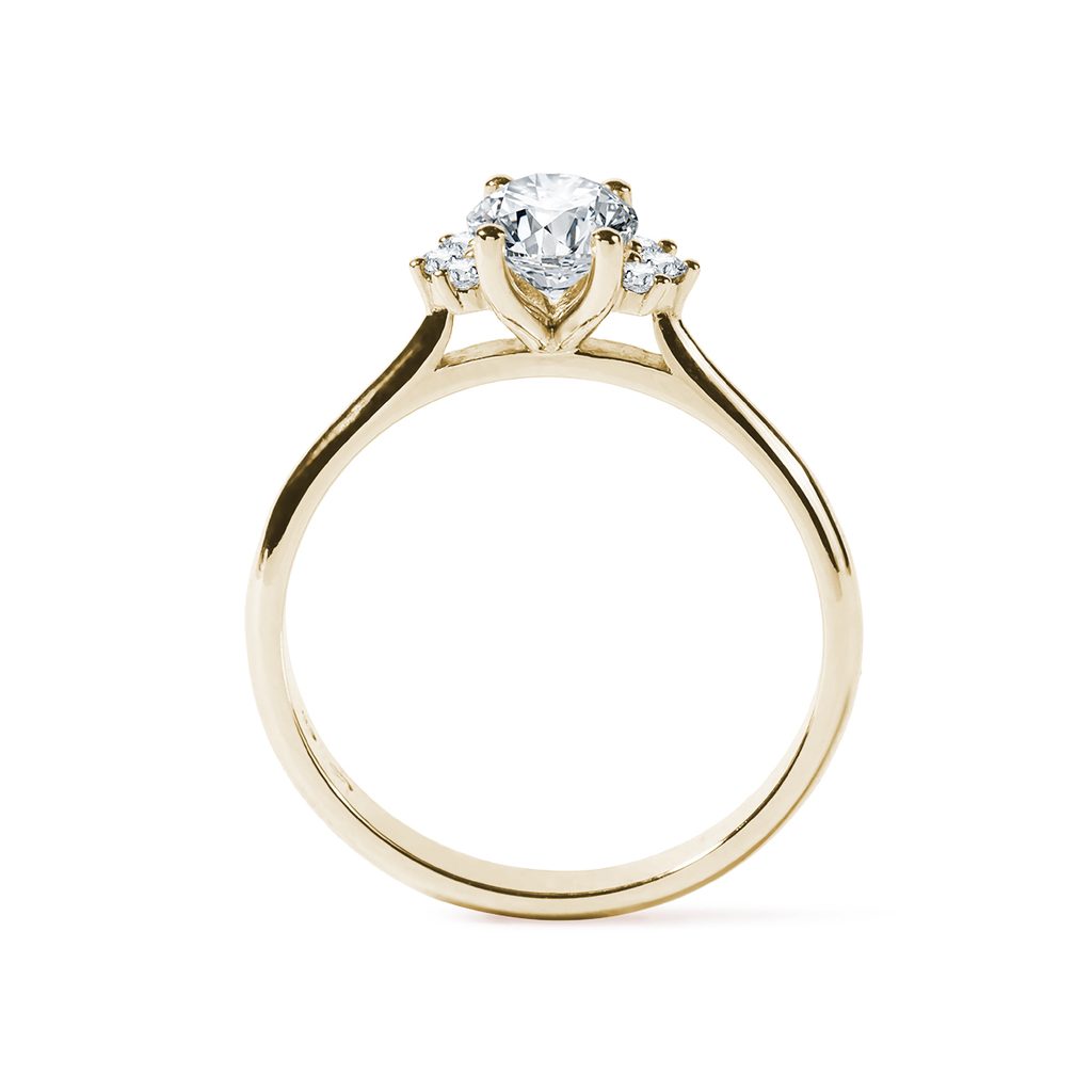 OVAL DIAMOND RING WITH SIDE DIAMONDS IN YELLOW GOLD - DIAMOND ENGAGEMENT RINGS - ENGAGEMENT RINGS