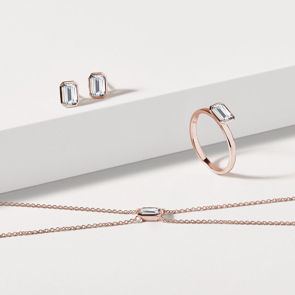 EMERALD CUT DIAMOND RING IN ROSE GOLD - RINGS WITH LAB-GROWN DIAMONDS - ENGAGEMENT RINGS