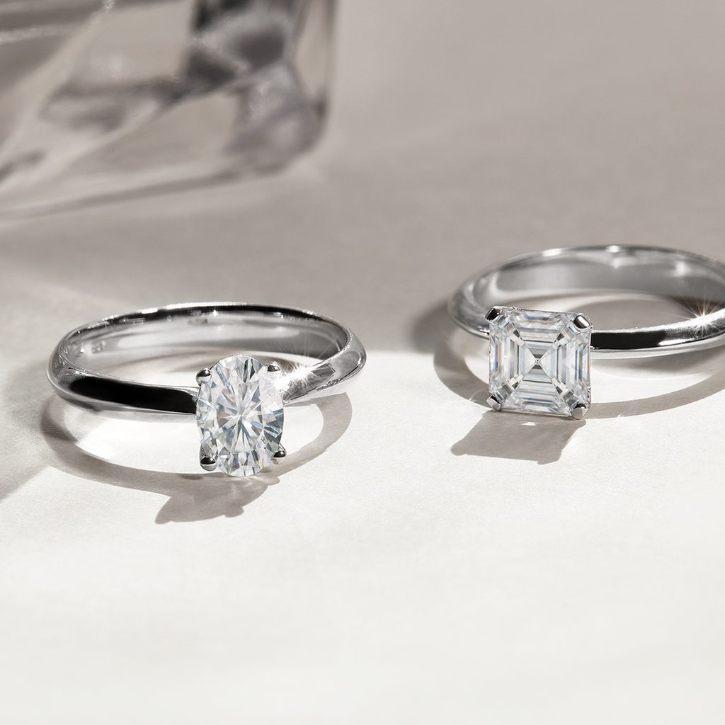 EXQUISITE OVAL DIAMOND RING IN WHITE GOLD - DIAMOND ENGAGEMENT RINGS - ENGAGEMENT RINGS