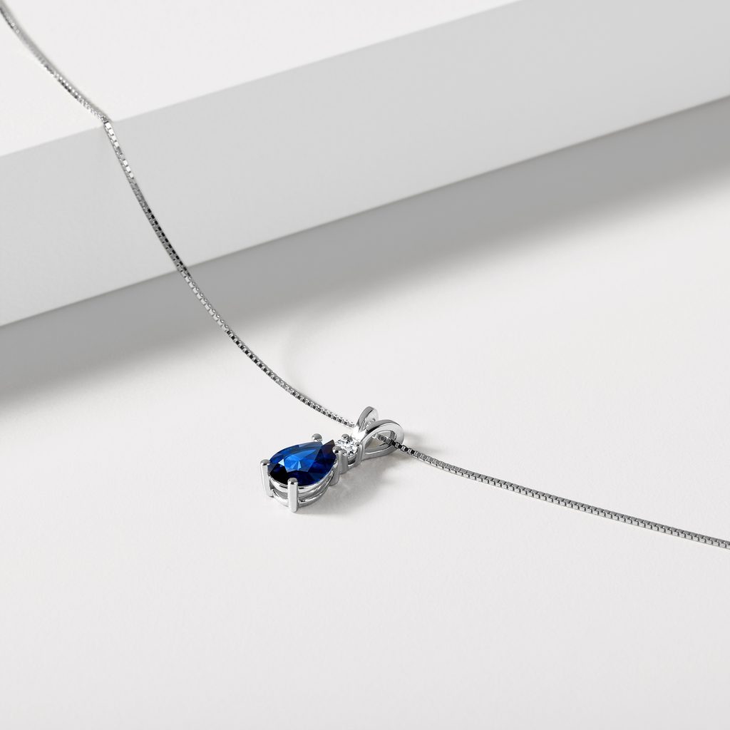 PENDENTIF EN OR BLANC SERTI DE SAPHIRS ET DE DIAMANTS - COLLIERS AVEC SAPHIR - COLLIERS