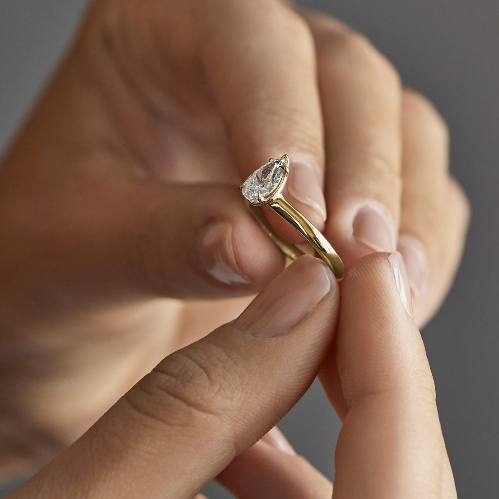ENSEMBLE D'OR D'ANNEAUX AVEC LG ET DIAMANTS NATURELS - BAGUE DE FIANÇAILLES ET ALLIANCE ASSORTIES - BAGUES DE FIANÇAILLES
