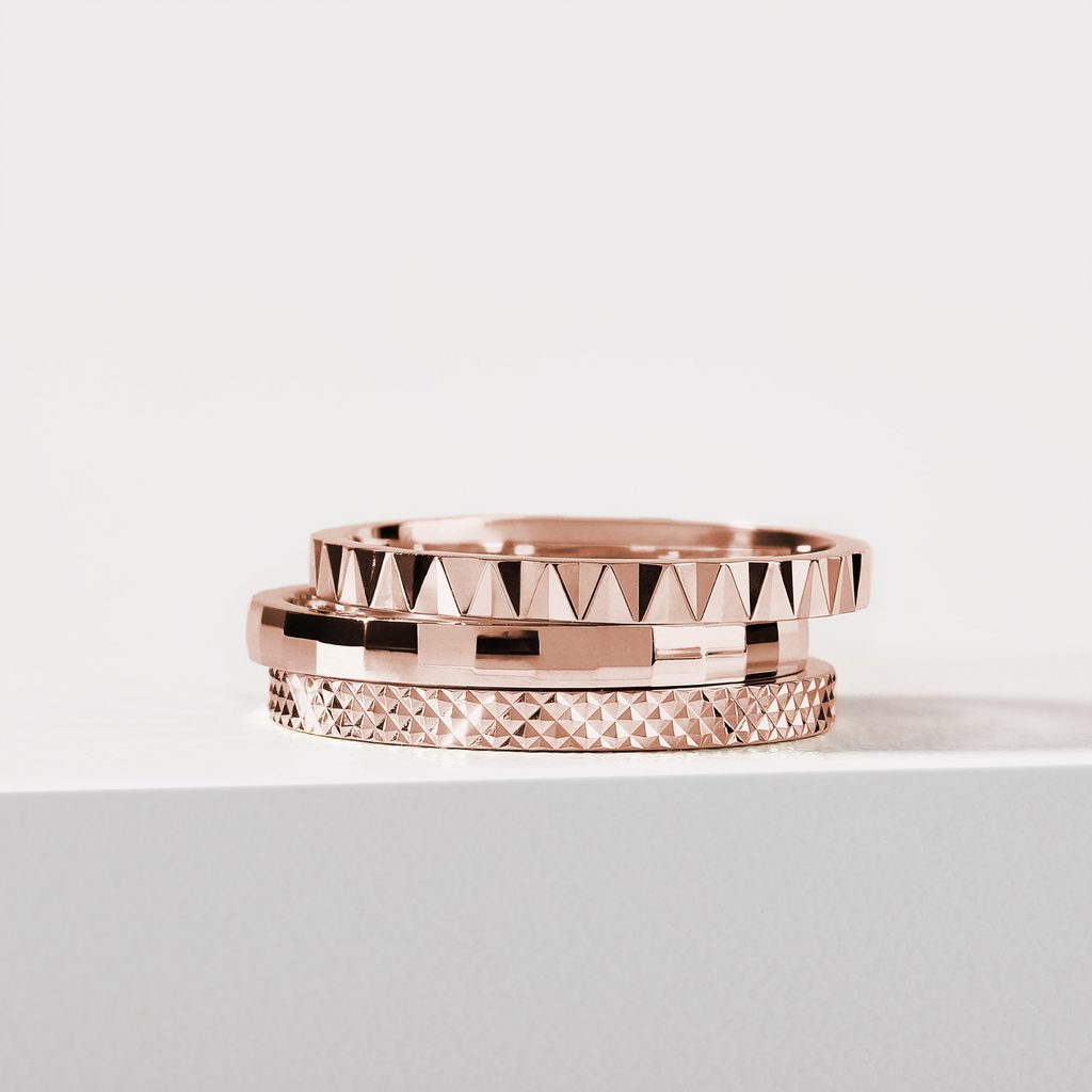 DAMENRING MIT FACETTIERTEM MUSTER AUS ROSÉGOLD - RINGE ROSÉGOLD - RINGE