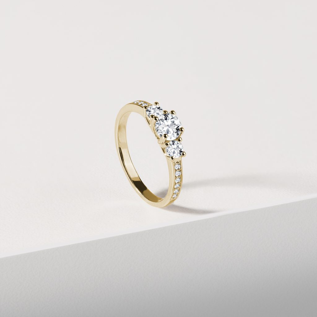 LUXUSNÝ ZÁSNUBNÝ PRSTEŇ S DIAMANTMI V ŽLTOM ZLATE - DIAMANTOVÉ ZÁSNUBNÉ PRSTENE - ZÁSNUBNÉ PRSTENE