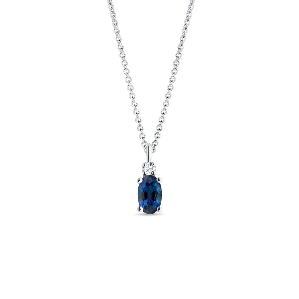 Collier en or blanc orné d'un saphir ovale et d'un diamant COLLIER EN OR BLANC ORNÉ D'UN SAPHIR OVALE ET D'UN DIAMANT - COLLIERS AVEC SAPHIR - COLLIERS