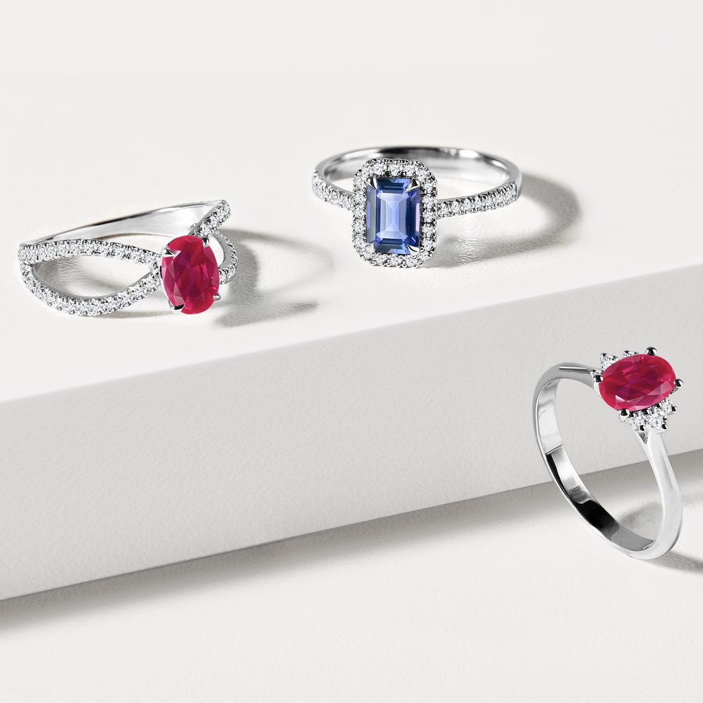 BAGUE DE LUXE EN OR BLANC, RUBIS ET DIAMANTS - BAGUES DE FIANÇAILLES EN RUBIS - BAGUES DE FIANÇAILLES