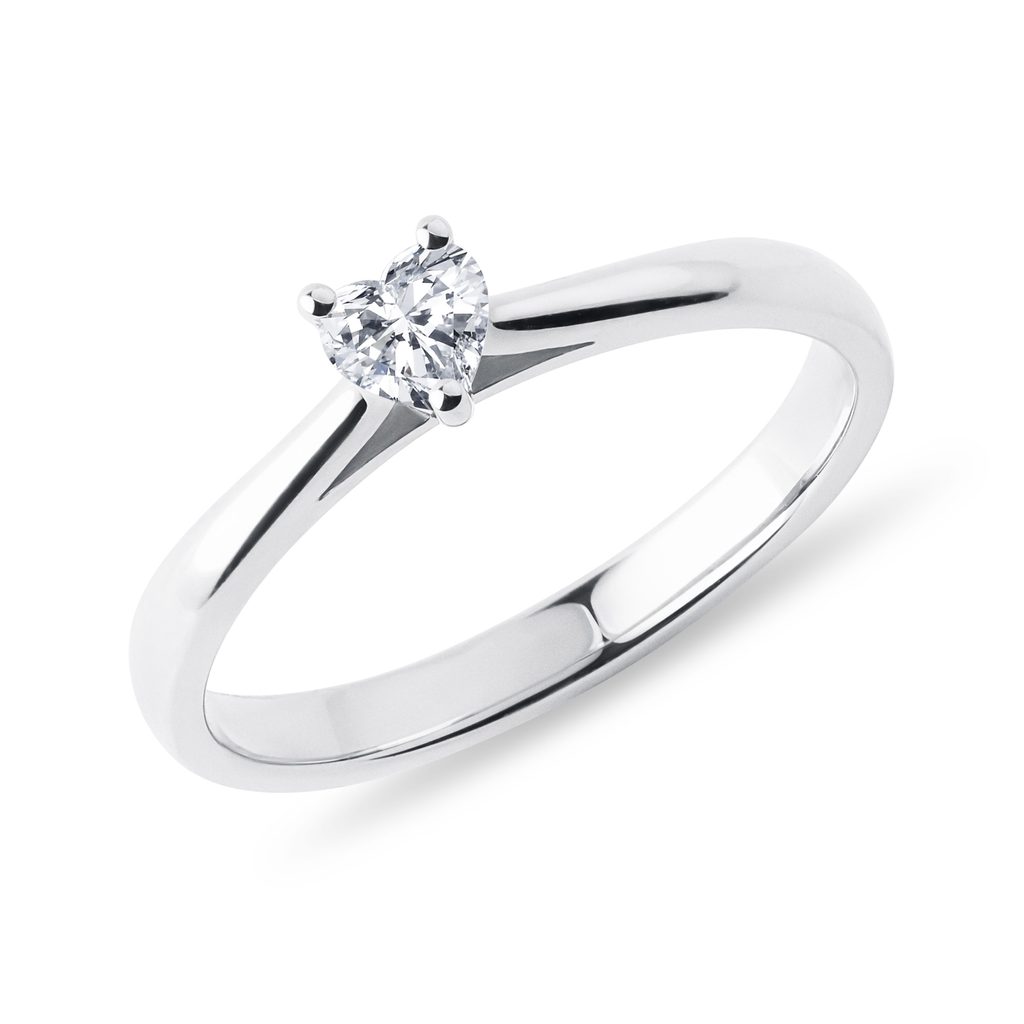 Prsteň z bieleho zlata s diamantom vo výbruse srdca PRSTEŇ Z BIELEHO ZLATA S DIAMANTOM VO VÝBRUSE SRDCA - DIAMANTOVÉ ZÁSNUBNÉ PRSTENE - ZÁSNUBNÉ PRSTENE