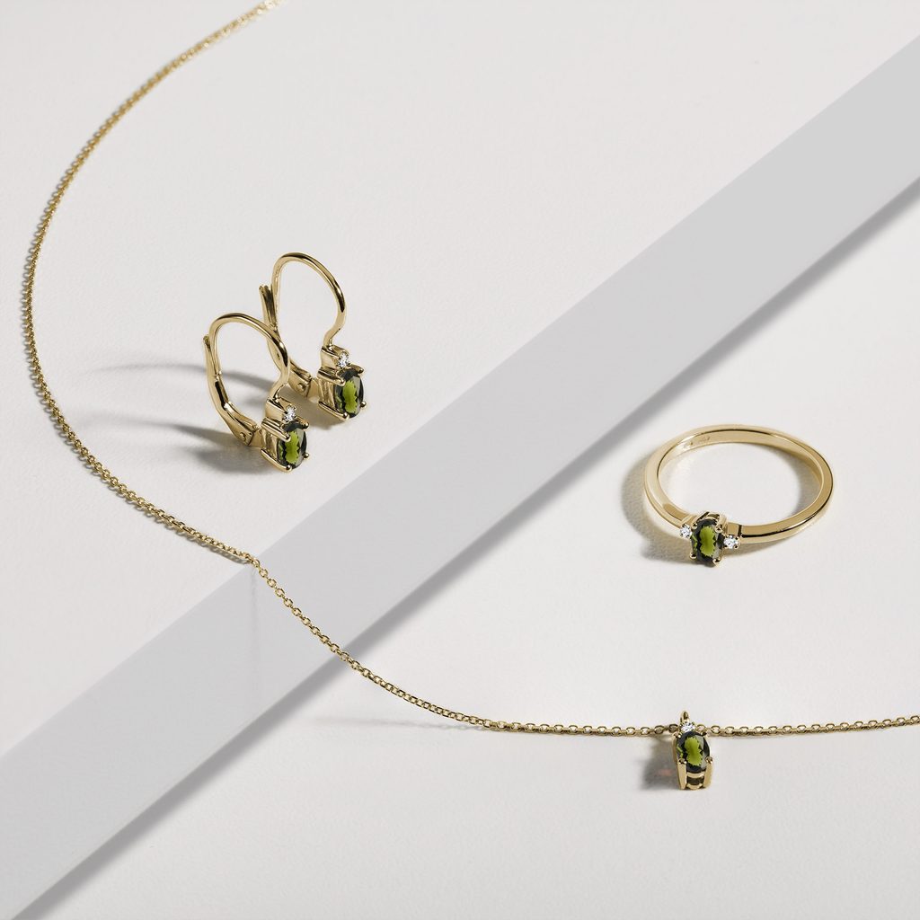 OVAL MOLDAVITE AND DIAMOND NECKLACE IN YELLOW GOLD - MOLDAVITE NECKLACES - NECKLACES