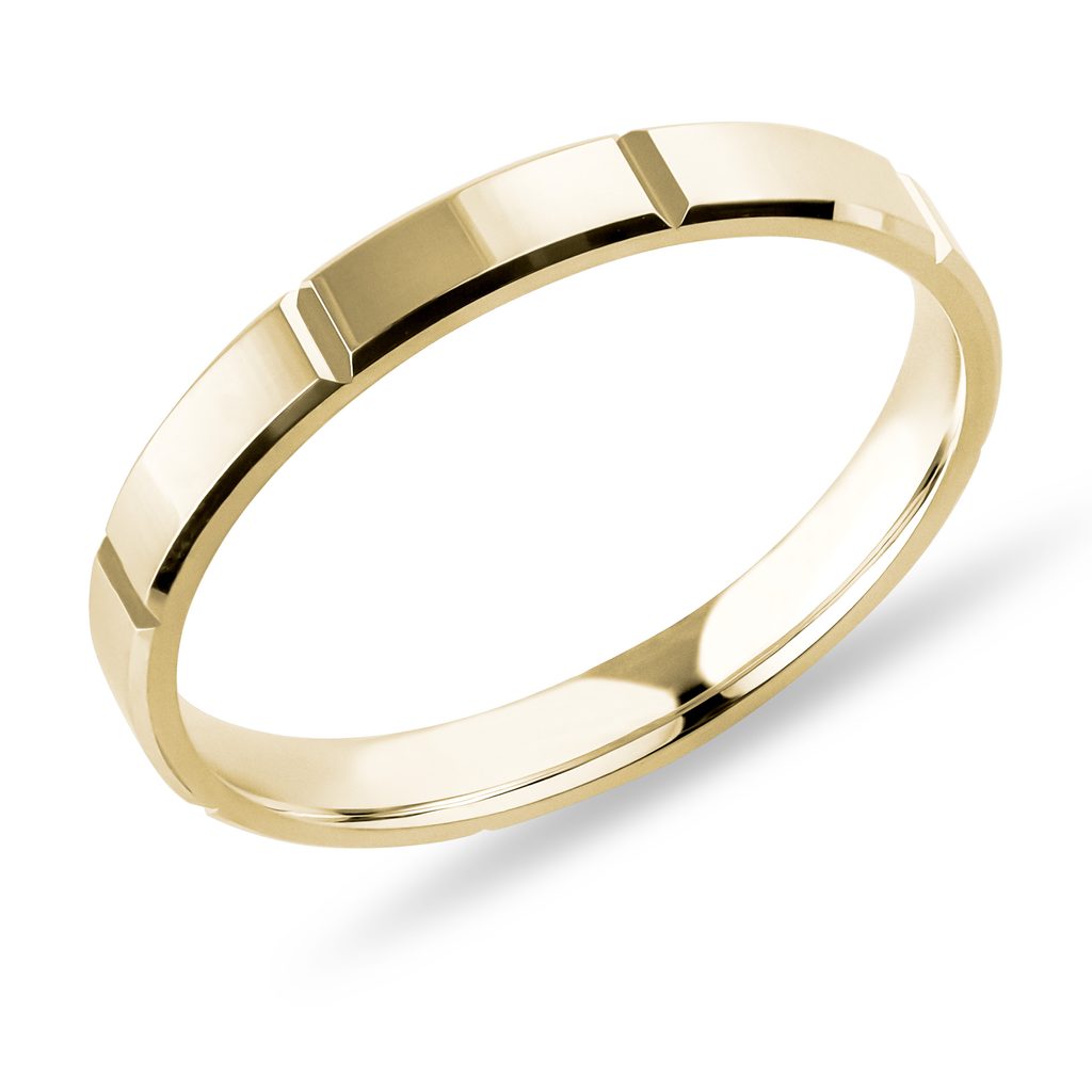 Herrenring mit Gravur aus glänzendem Gelbgold HERRENRING MIT GRAVUR AUS GLÄNZENDEM GELBGOLD - TRAURINGE FÜR HERREN - TRAURINGE