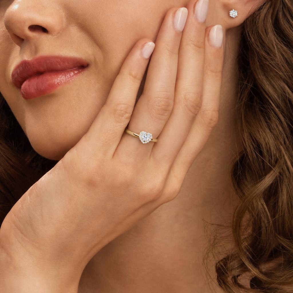PRSTEN SE SRDÍČKEM VE STYLU HALO VE ŽLUTÉM 14K ZLATĚ - DIAMANTOVÉ ZÁSNUBNÍ PRSTENY - ZÁSNUBNÍ PRSTENY