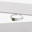 BAGUE EN OR BLANC SERTIE D'UNE MOLDAVITE ET DE DIAMANTS - BAGUES EN MOLDAVITE - BAGUES