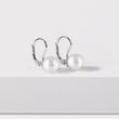 BOUCLES D'OREILLES MINIMALISTES EN OR BLANC AVEC PERLES D'EAU DOUCE - BOUCLES D'OREILLES EN PERLES - PERLES