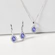 BOUCLES D'OREILLES EN OR BLANC AVEC TANZANITE OVALE ET DIAMANTS - BOUCLES D’OREILLES EN TANZANITE - BOUCLES D'OREILLES