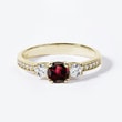 GELBGOLDENER RING MIT GRANAT UND WEISSEN DIAMANTEN - RINGE GRANAT - RINGE