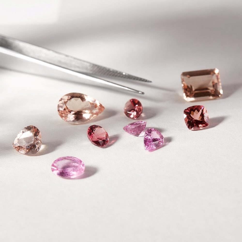 Najkrajšie ružové kamene v šperkoch
