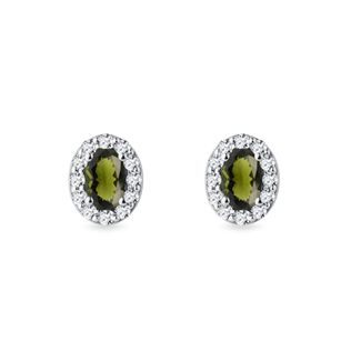 PUCES D'OREILLES OR BLANC AVEC MOLDAVITE OVALE ET DIAMANTS - BOUCLES D'OREILLES EN MOLDAVITE - BOUCLES D'OREILLES