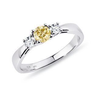 RING AUS WEISSGOLD MIT GELBEN UND KLAREN DIAMANTEN - VERLOBUNGSRINGE MIT FARBIGEN DIAMANTEN - VERLOBUNGSRINGE