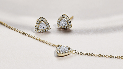 Gold necklace and earrings with diamonds