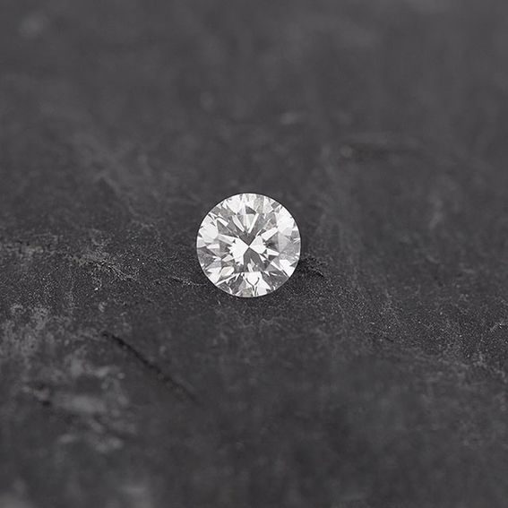 Distinguer un vrai diamant d'un faux