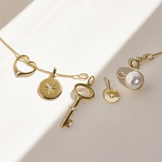 Pendentifs en or KLENOTA: Des bijoux à porter tous les jours