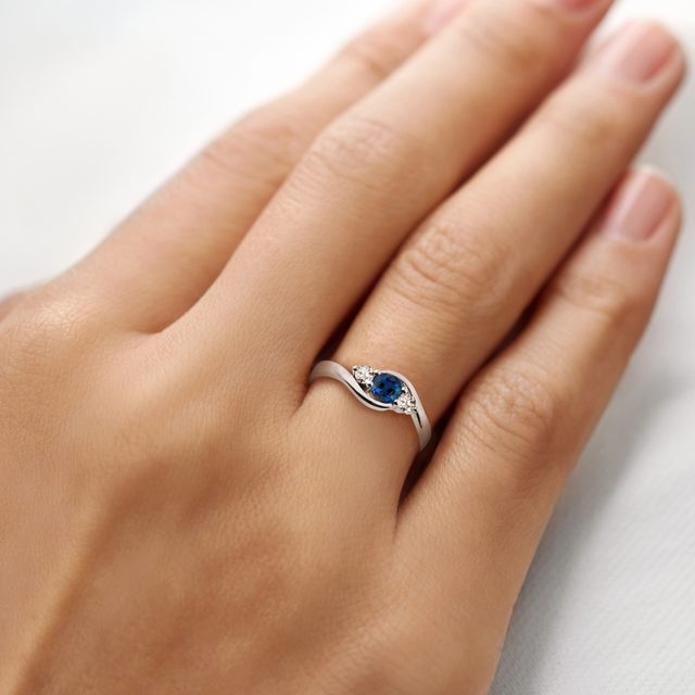 WHITE GOLD RING WITH SAPPHIRE AND DIAMONDS - SAPPHIRE ENGAGEMENT RINGS - 