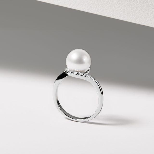 GOLD RING WITH PEARL AND DIAMONDS - PEARL RINGS - 