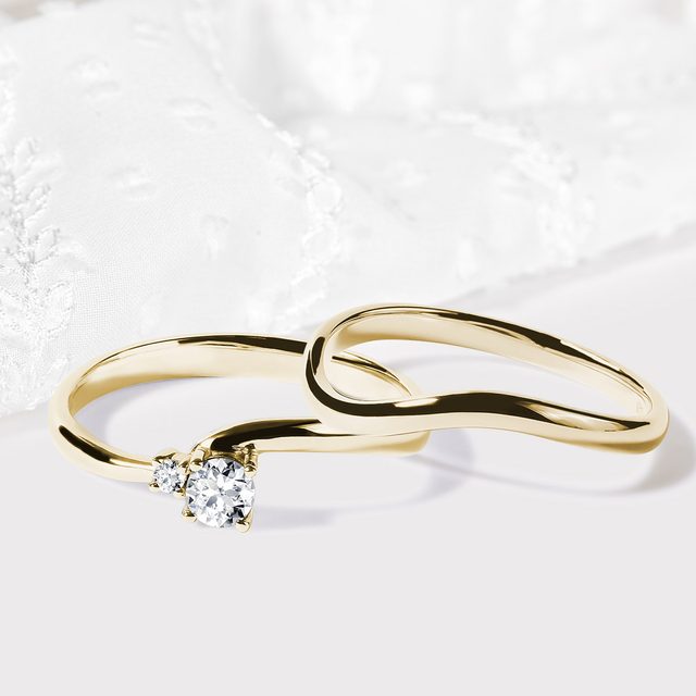 MODERN DIAMOND ENGAGEMENT SET IN YELLOW GOLD - ENGAGEMENT AND BRIDAL RING SETS - 