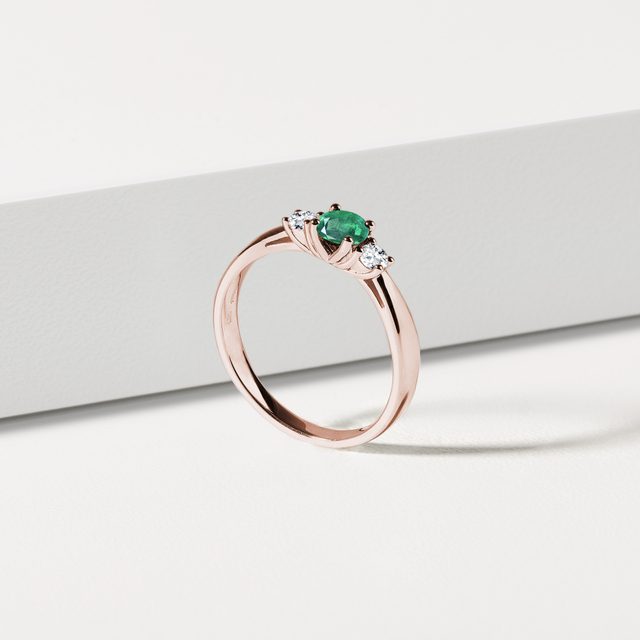 EMERALD RING WITH DIAMONDS IN PINK GOLD - EMERALD RINGS - 