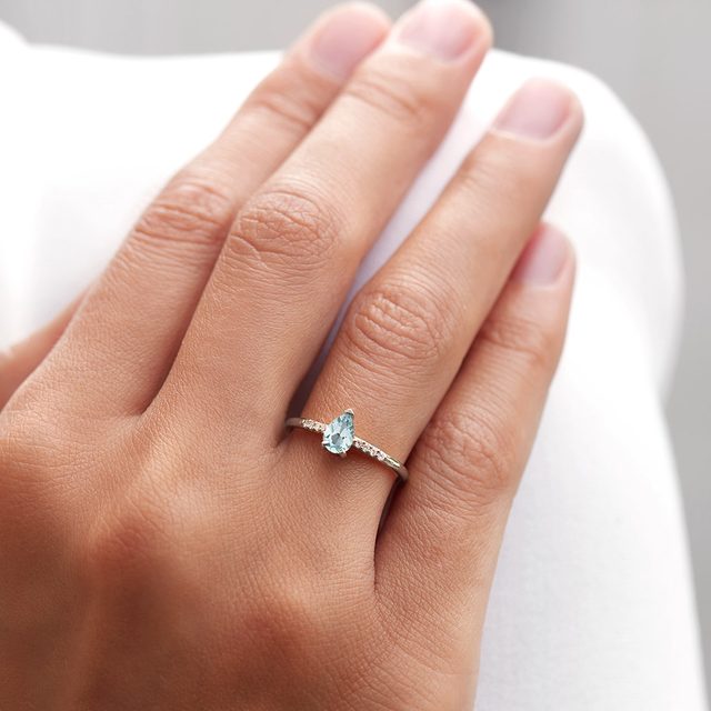 WHITE GOLD RING WITH AN AQUAMARINE IN TEADROP AND DIAMONDS - AQUAMARINE RINGS - 