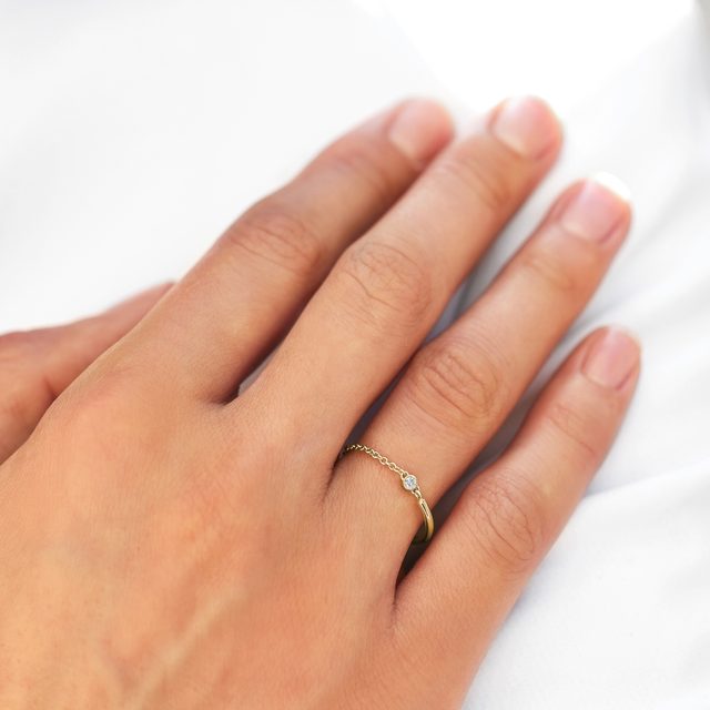 DIAMOND BEZEL CHAIN RING IN YELLOW GOLD - DIAMOND RINGS - 