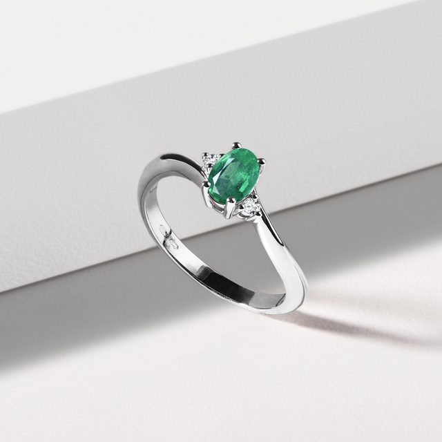 OVAL CUT EMERALD RING WITH DIAMONDS IN WHITE GOLD - EMERALD RINGS - 