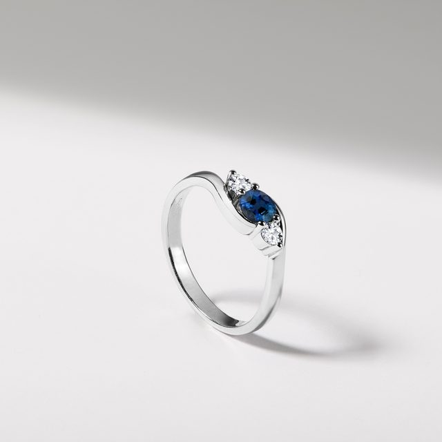 WHITE GOLD RING WITH SAPPHIRE AND DIAMONDS - SAPPHIRE ENGAGEMENT RINGS - 