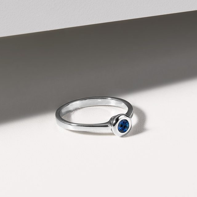 BEZEL SET SAPPHIRE RING IN WHITE GOLD - SAPPHIRE ENGAGEMENT RINGS - 