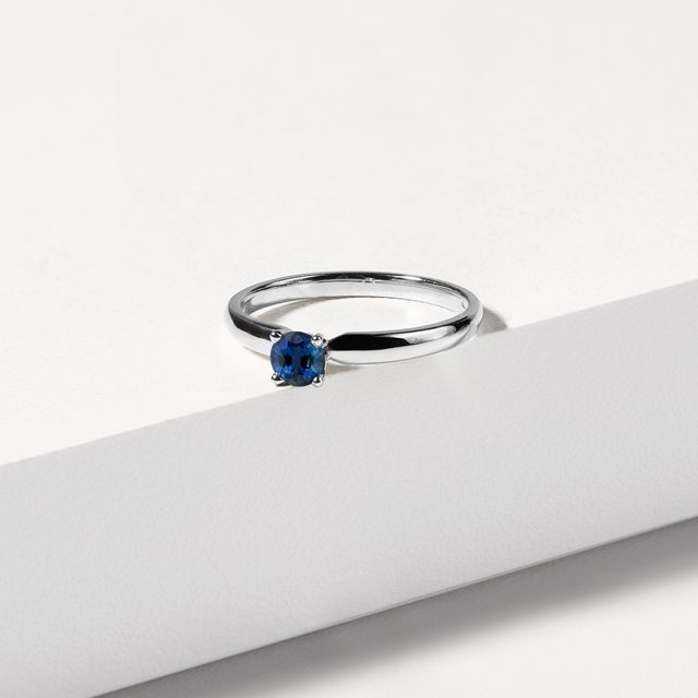 RING WITH ROUND SAPPHIRE IN WHITE GOLD - SAPPHIRE ENGAGEMENT RINGS - 