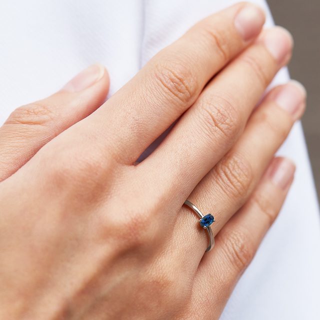 MINIMALIST SAPPHIRE RING IN WHITE GOLD - SAPPHIRE ENGAGEMENT RINGS - 