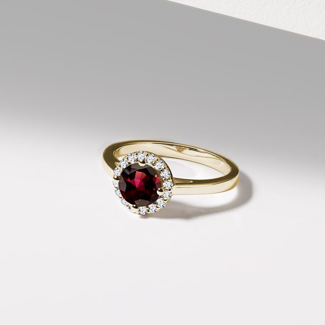 GOLD RING WITH GARNET AND DIAMONDS - GARNET RINGS - 