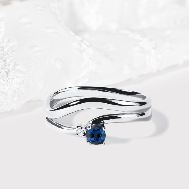DIAMOND AND SAPPHIRE WAVE RING IN WHITE GOLD - SAPPHIRE ENGAGEMENT RINGS - 