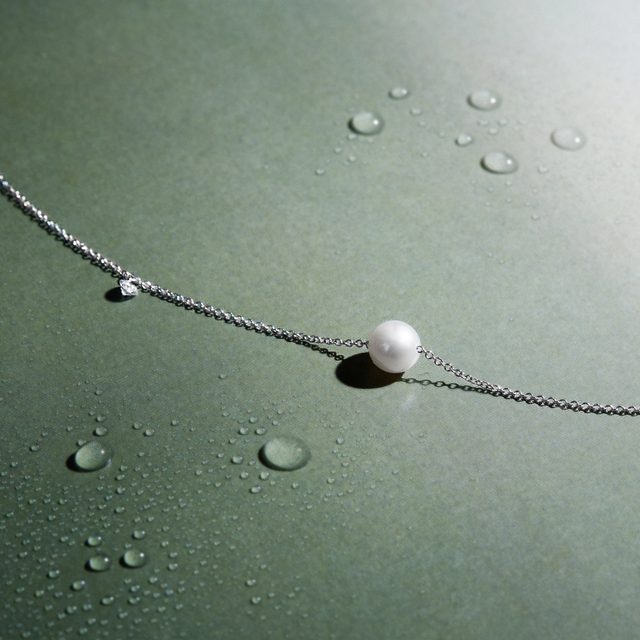 PEARL AND DIAMOND NECKLACE IN WHITE GOLD - PEARL PENDANTS - 