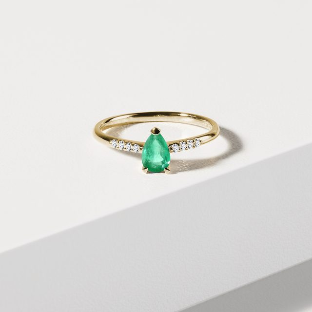 YELLOW GOLD RING WITH A TEA DROP CUT EMERALD AND DIAMONDS - EMERALD RINGS - 