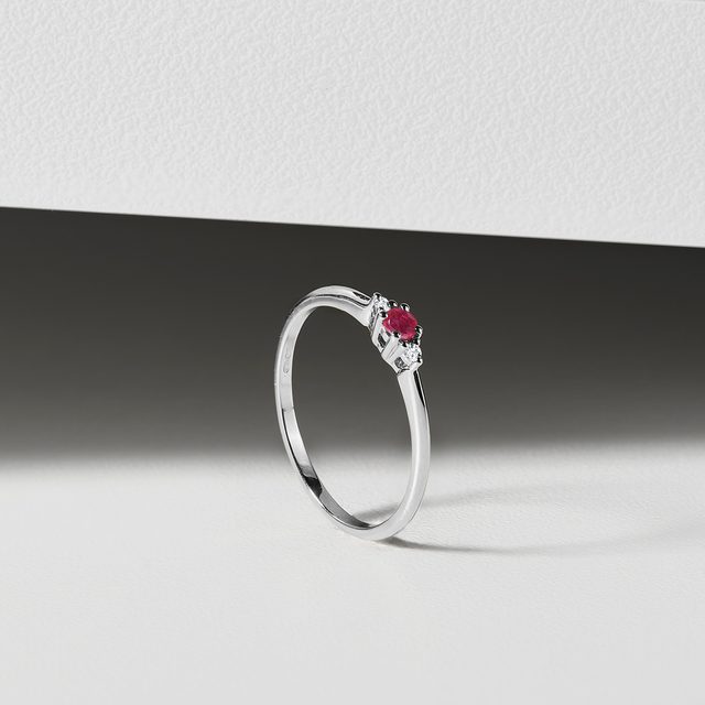 DELICATE RUBY ​​AND DIAMOND RING IN WHITE GOLD - RUBY ENGAGEMENT RINGS - 