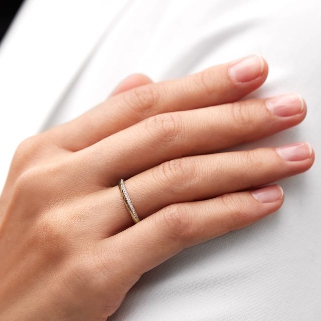 YELLOW GOLD AND DIAMOND WEDDING RING - WOMEN'S WEDDING RINGS - 