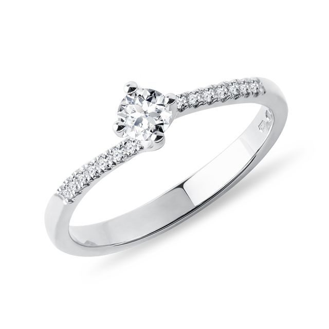 RING WITH SHINING DIAMONDS IN WHITE GOLD - DIAMOND ENGAGEMENT RINGS - ENGAGEMENT RINGS