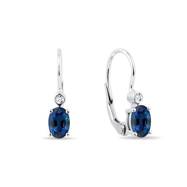 BOUCLES D'OREILLES EN OR BLANC AVEC SAPHIR OVALE ET DIAMANTS - BOUCLES D'OREILLES EN SAPHIR - BOUCLES D'OREILLES