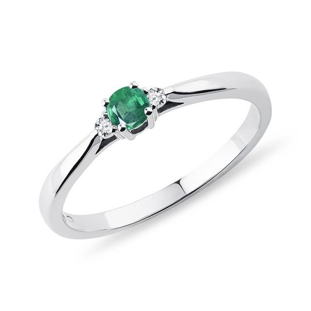 EMERALD AND DIAMOND ENGAGEMENT RING IN WHITE GOLD - EMERALD RINGS - RINGS